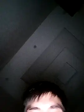 tyteo1010: διαδικτυακό σόου στην κάμερα