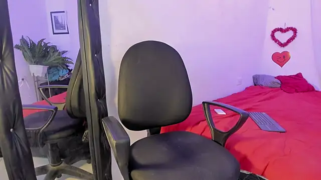 hazel_slim Chat XXX in diretta