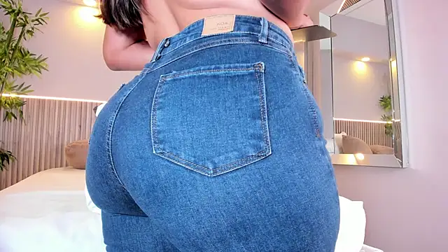 LucieMillerr 现场XXX聊天