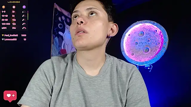 Chat +18 de girl_intense444 ao vivo