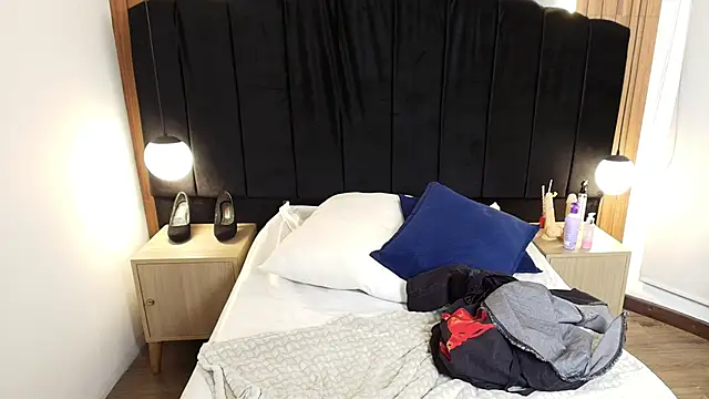 LiaMonroee_のライブXXXチャット