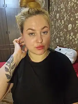 LianaJu élő XXX-chatje