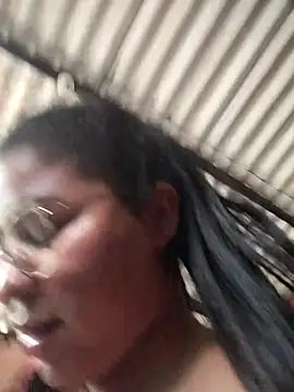 YellyのライブXXXチャット