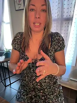 MiraKisss Adlı Modelin Canlı XXX Sohbeti