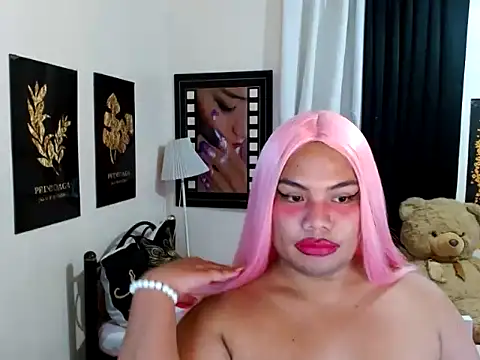 Show modela TSbrianaHugeCock na web-kameri