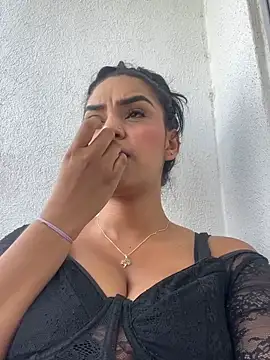 Chat +18 de Sara-77 ao vivo