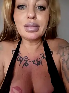 Živý XXX chat MiaMooly