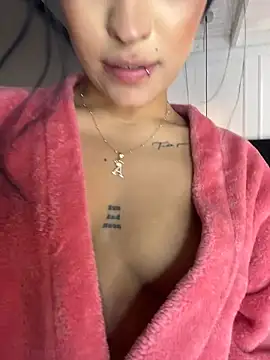 MystiqueXXX élő XXX-chatje