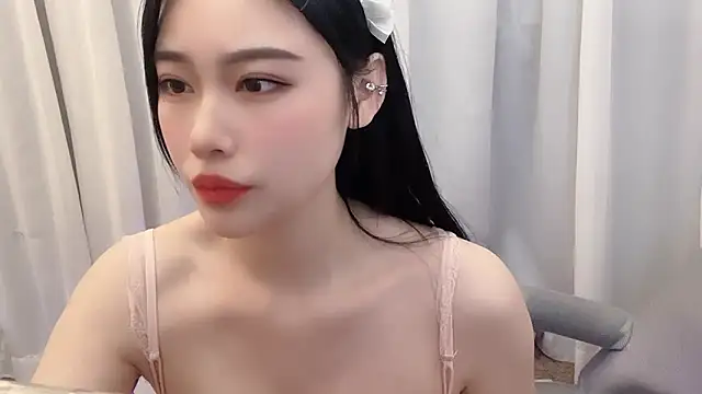 hayuyuyu élő XXX-chatje