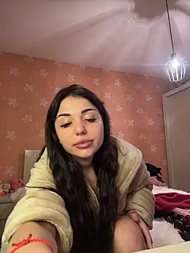 SilkyMira élő XXX-chatje