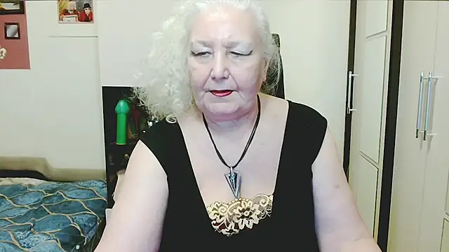 GrannyAlisa's Live XXX Chat