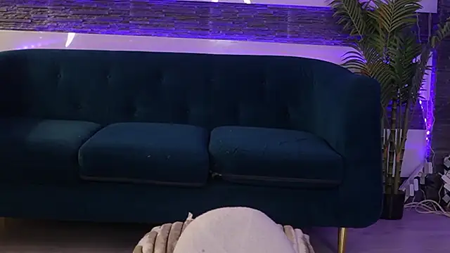 Chat XXX en directo de SkyMusee_