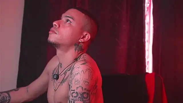 AlphaMasterXxx's Live XXX Chat