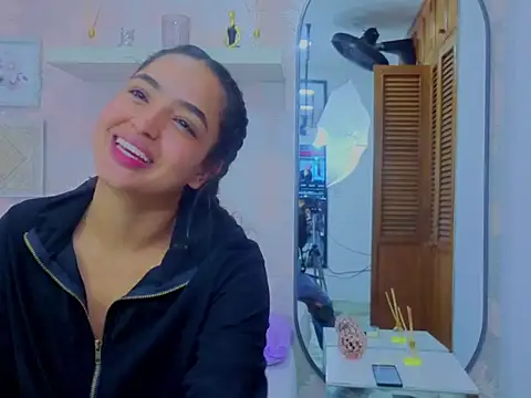 Emma_Thompssonn Adlı Modelin Canlı XXX Sohbeti