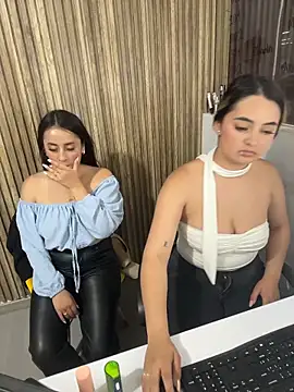 Antonella_Julieta Show in webcam