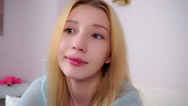 SunnivaCovil's Live XXX Chat