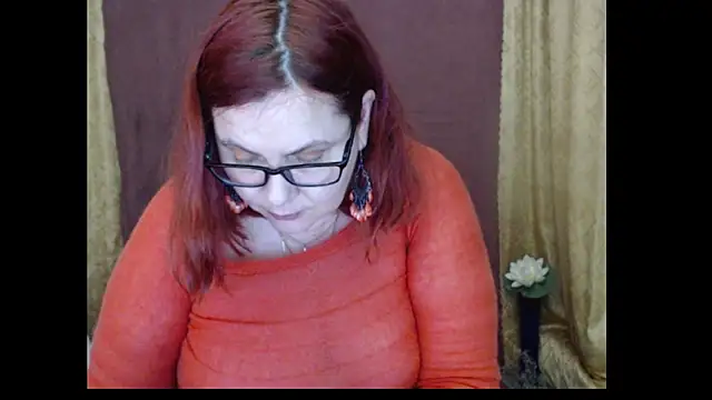 PlayfullMature's Live XXX Chat