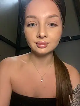 KrisMagnoly Adlı Modelin Canlı XXX Sohbeti