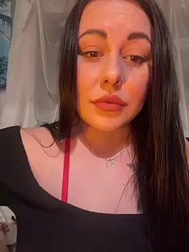 DaisyStreet Adlı Modelin Canlı XXX Sohbeti