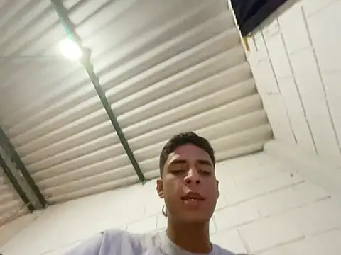 Max_TheHorseDick's Live XXX Chat