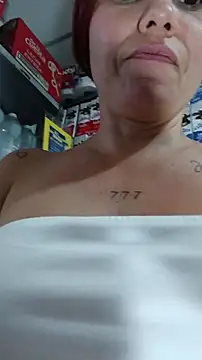 Queen_lorena Show in webcam