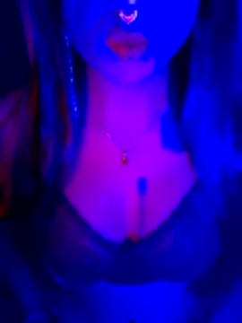 Cutie-Whiskey1 webcam show