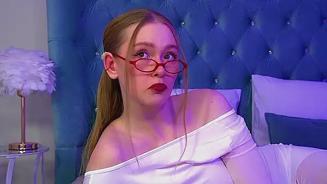 AgataFoxley Adlı Modelin Canlı XXX Sohbeti