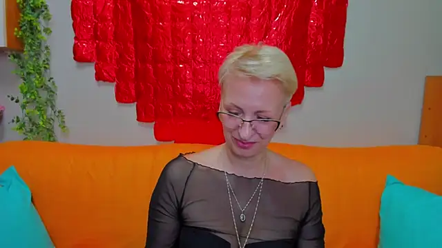 iamyourdream89 Adlı Modelin Canlı XXX Sohbeti