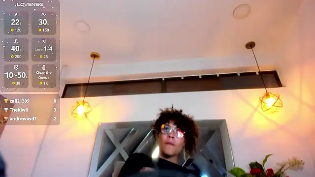 Chat +18 de Hanna_Cornee_ ao vivo