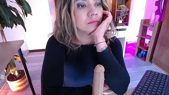 Онлайн чат XXX colete_milf