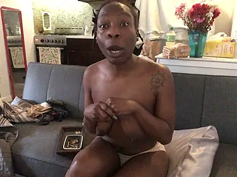 littyleesh1 Show in webcam