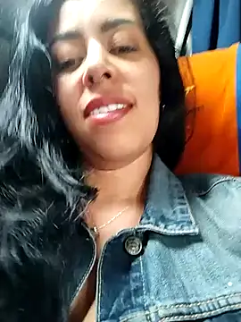 แชท XXX สดของ Luianna