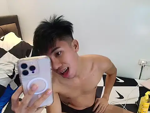 Ur_pinoyhotbrix's Live XXX Chat