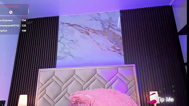 MiaaFarrel Chat XXX in diretta