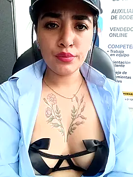 MAYE__13 Show Webcam