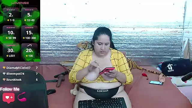 EMILY-NESSA's Live XXX Chat