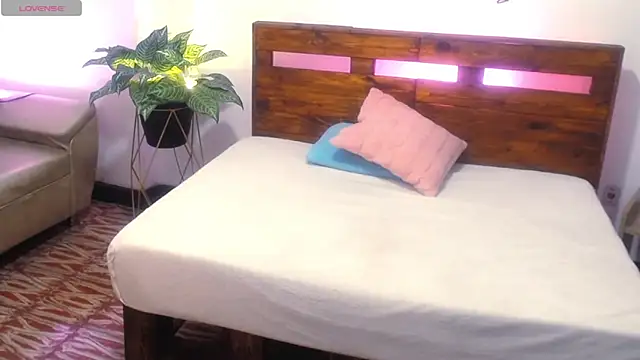 Chat +18 de Yeseniaa25_ ao vivo