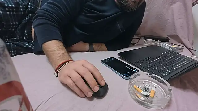 Pertunjukan Kamera Web TARKAN1