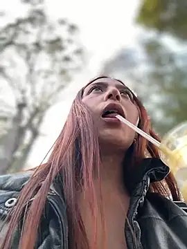 Emily-7_ – Naživo XXX chat