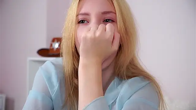 SunnivaCovilのライブXXXチャット