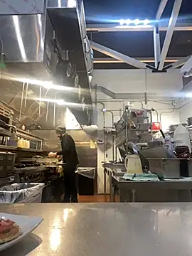 Neekaleek89: διαδικτυακό σόου στην κάμερα