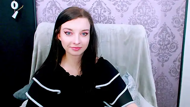 DominantLuna's Live XXX Chat