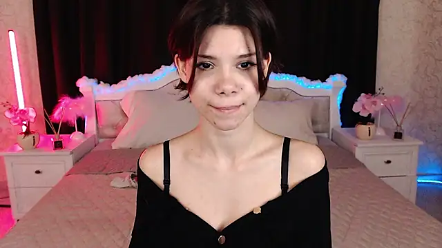 Show modela llittle-peachh na web-kameri