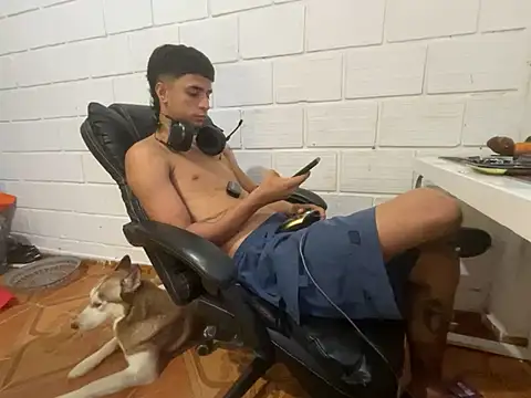 Max_TheHorseDick's Live XXX Chat