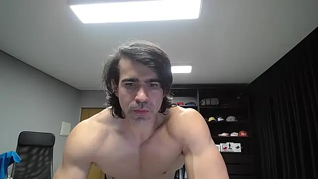 latinoo23bom Adlı Modelin Canlı XXX Sohbeti