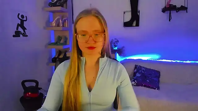 XXX chat uživo modela NancyHottie