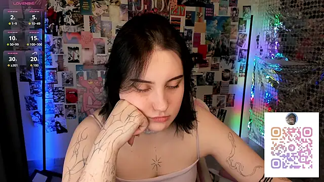 XXX chat uživo modela hey_tessa