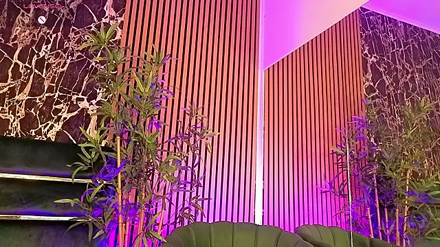 XXX chat uživo modela BarbieKara