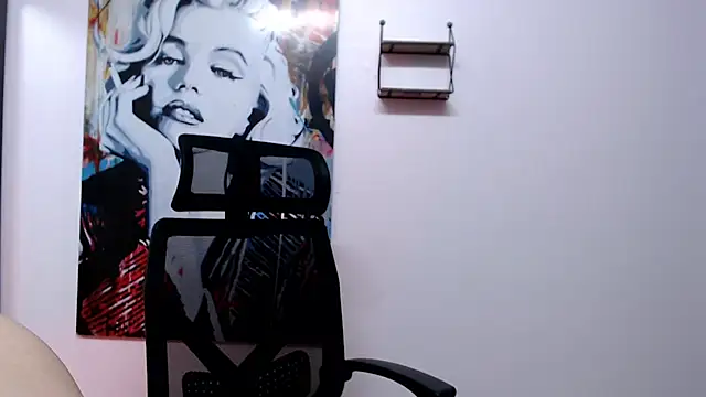 Онлайн чат XXX LAKSMI_BLUE