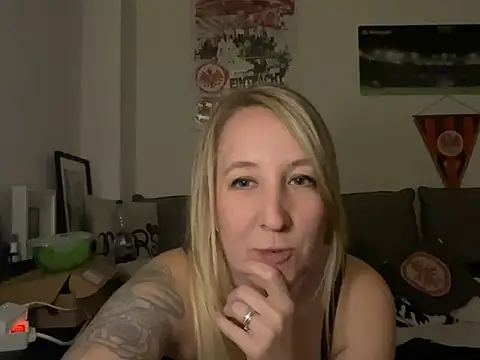 XXX chat uživo modela Ninimaus